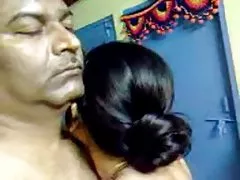 Секси домашно индийски зрели космат двойка имат страхотен секс