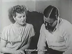 Космат момче, проникваща новия си приятел (1950-те реколта)