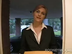 Космат путка моли пони с Родни Мур