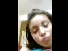 Космат момиче с красиво тяло