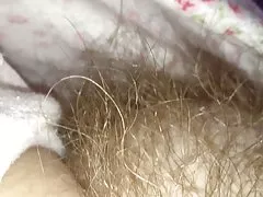 Събарят си jammies, разкриващи си меки космати путка могила
