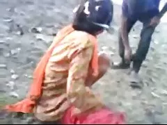 Секси индийски gf има твърд дяволите с нея bf открито